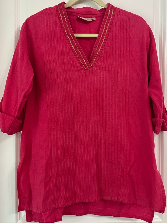 Utsa Tops - V-Neck Fuchsia Pintuck Tunic with Embellished Trim Sz Large Pink with Sequins